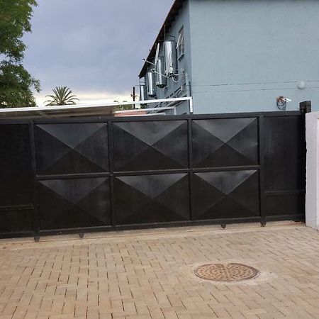 Silver Rest Guesthouse Mafikeng Exterior foto