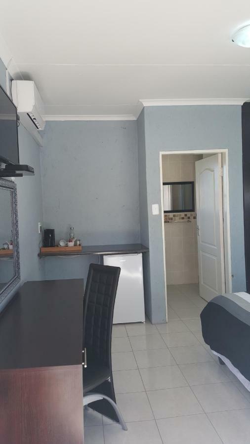 Silver Rest Guesthouse Mafikeng Exterior foto